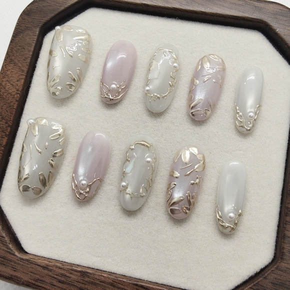 Elegant Pearl Gold Hand Painted Flowers Handmade Press On Nails Art Set - Picture 1 of 10